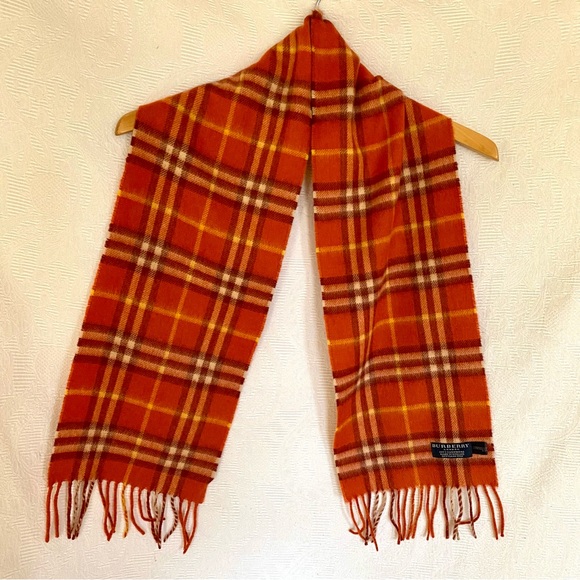 Burberry pure cashmere narrow fringed scarf in EUC. Unisex - Picture 5 of 5